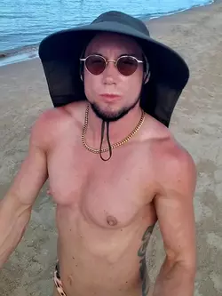 this-year-i-became-the-gay-boi-ive-always-dreamed-about-v0-qj80v7p2vnef1.webp