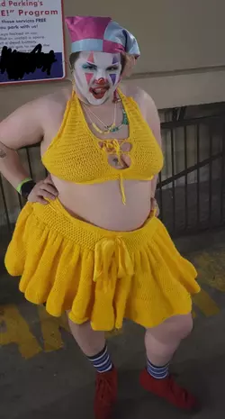 drag-clown-v0-mvmqbsme32ef1.webp