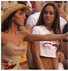 33-funny-photos-sum-envy-and-jealously-between-friends.jpg