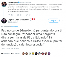 Kim sendo questionado.png Kim sendo questionado.png