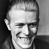 Bowie-tee-hee22